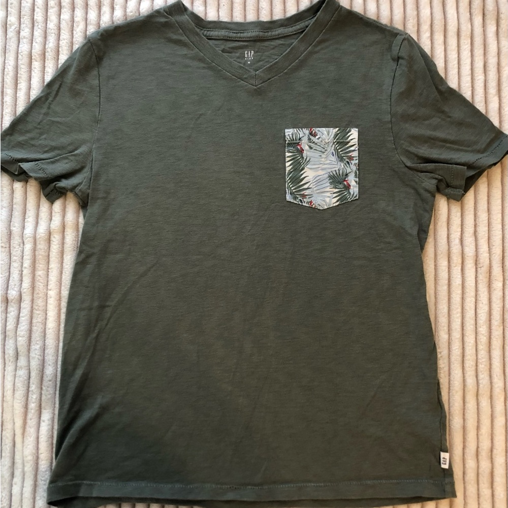 Gap pocket t shirt. Tropical.  Boys youth size medium.